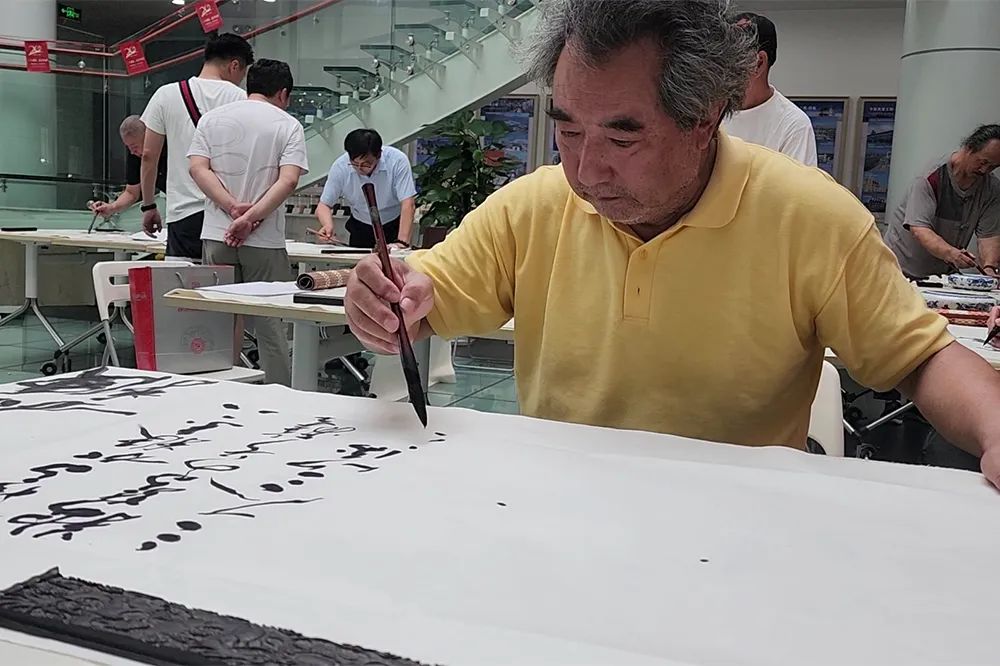 邗江政协艺术家庆贺迈安德二十耕耘
