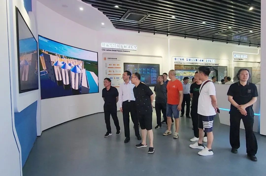 邗江政协艺术家庆贺迈安德二十耕耘